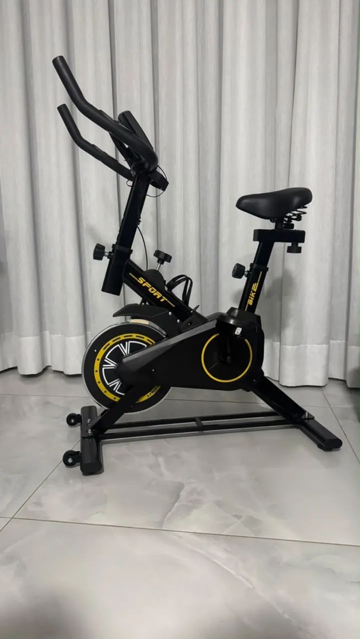 Bike ergométrica semi nova 
