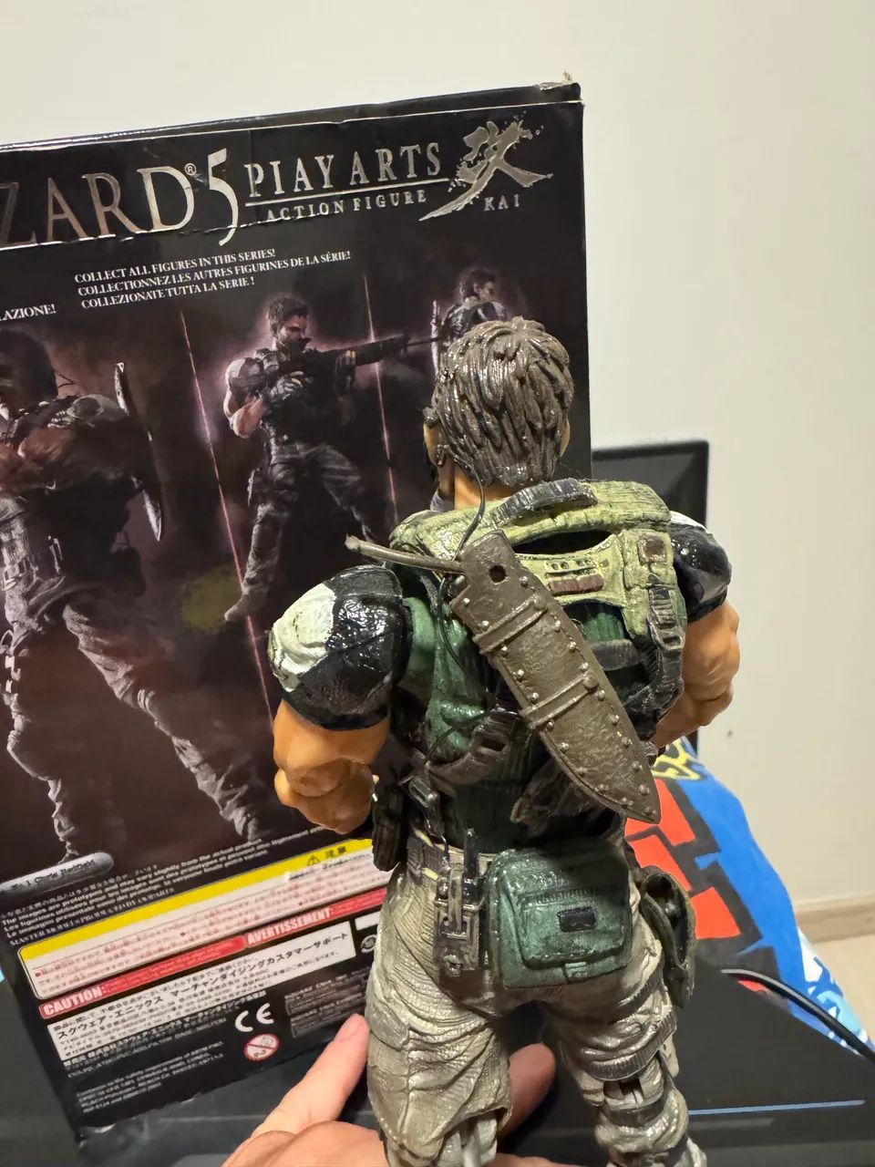 chris redfield resident evil 5  play arts kai   - Foto 2