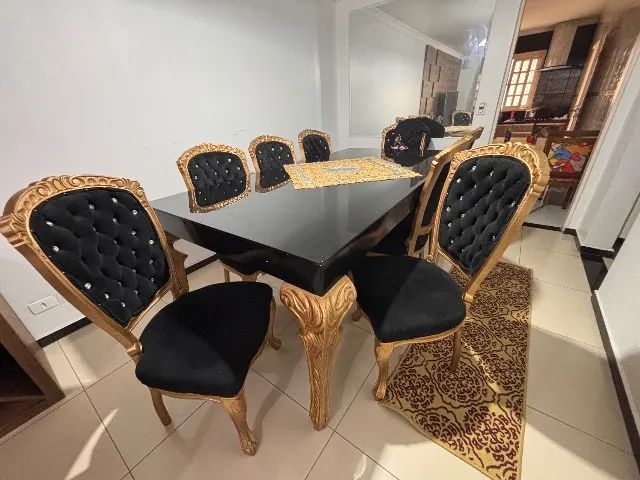 Mesa de janta 8 cadeiras e sofá de 2 lugares e 2 poltronas 