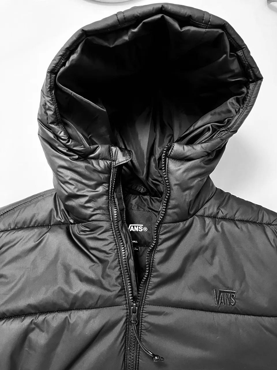 Jaqueta Bomber Vans nova. Comprada nos EUA. Tam P mas Veste tranquilamente M - Foto 3