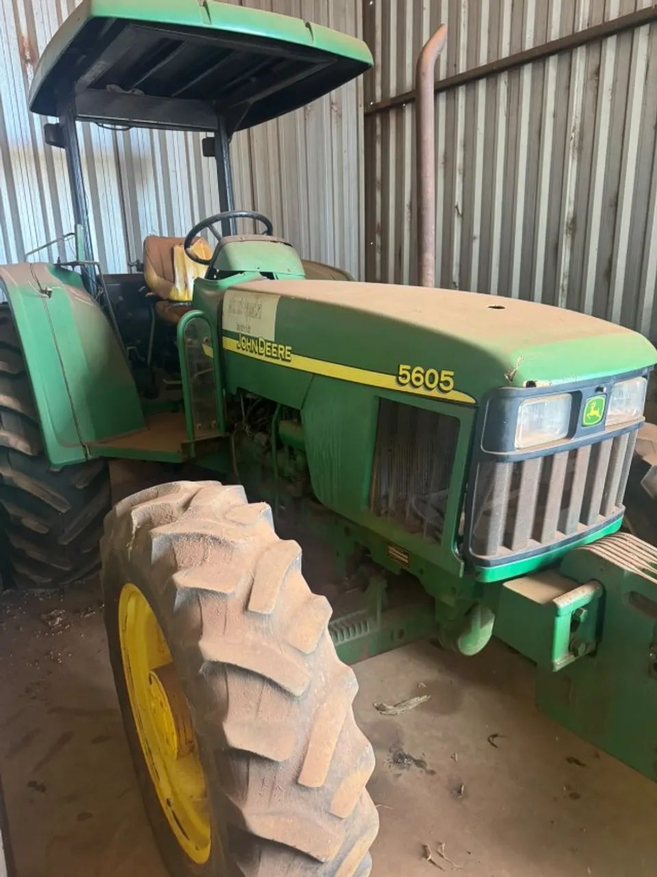 TRATOR JOHN DEERE 5605