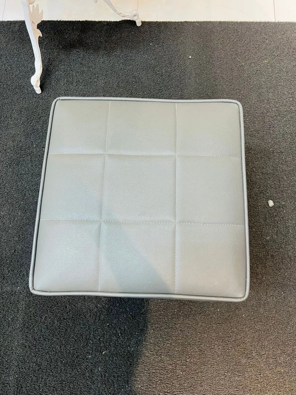 Puff para provador com estrutura de sofá 45x45cm - Foto 2