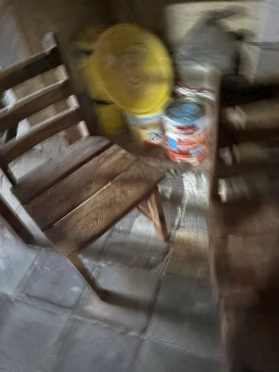 Mesa infantil de madeira 