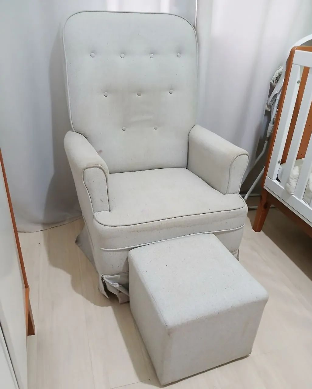 Poltrona Amamentação Balanço e Puff