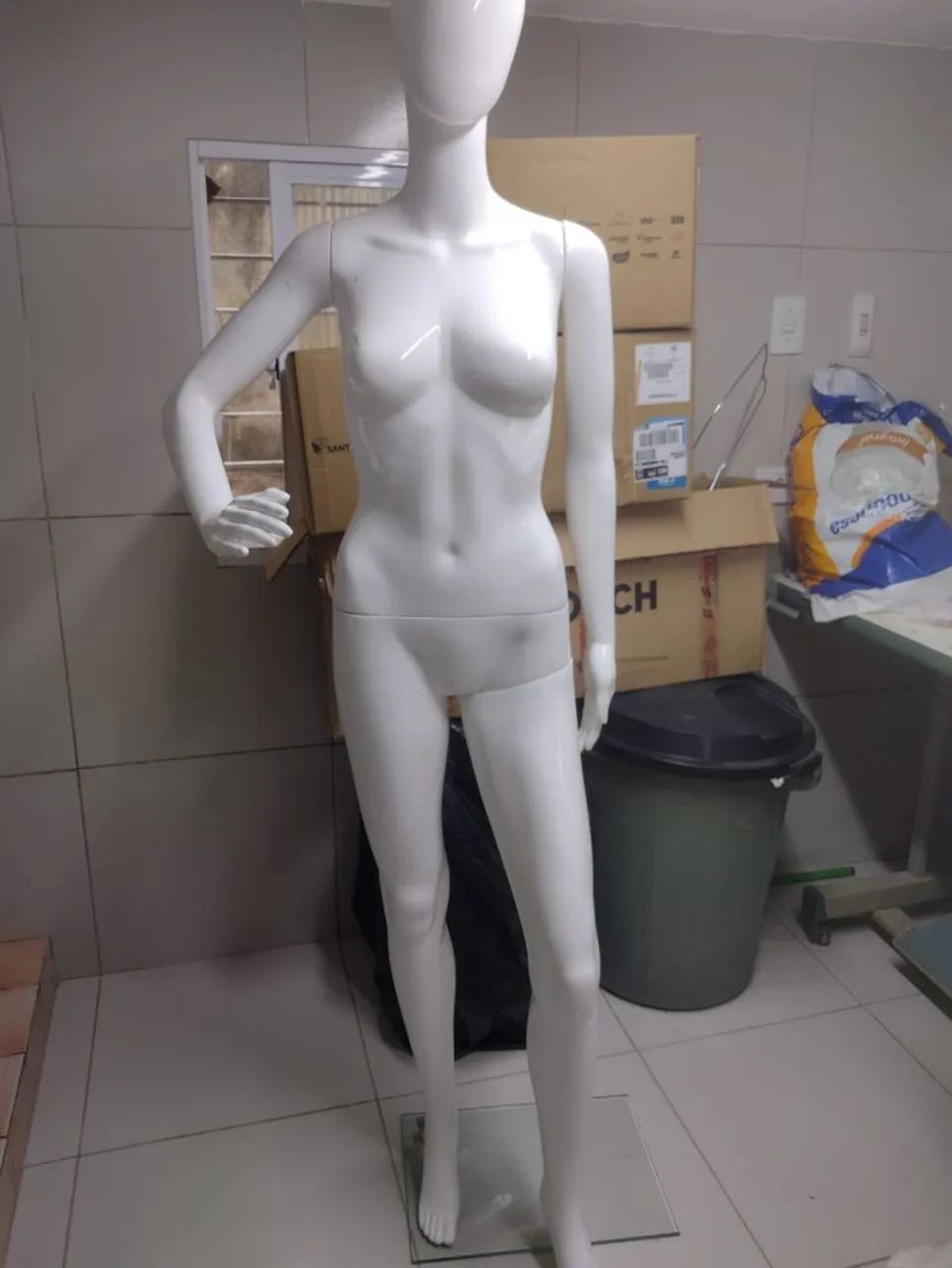 Manequim feminino de fibra  para loja - Foto 3