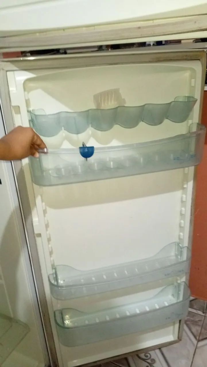 Vendo geladeira funcionando tudo - Foto 3