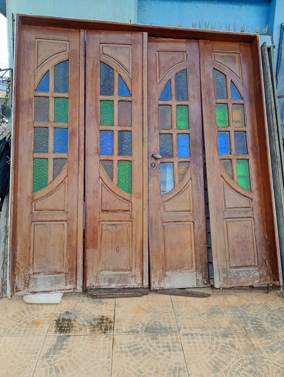 Porta de madeira de Jatobá completa tamanho 2m pó 2.10m valo $1800 só ligar *71 - Foto 2