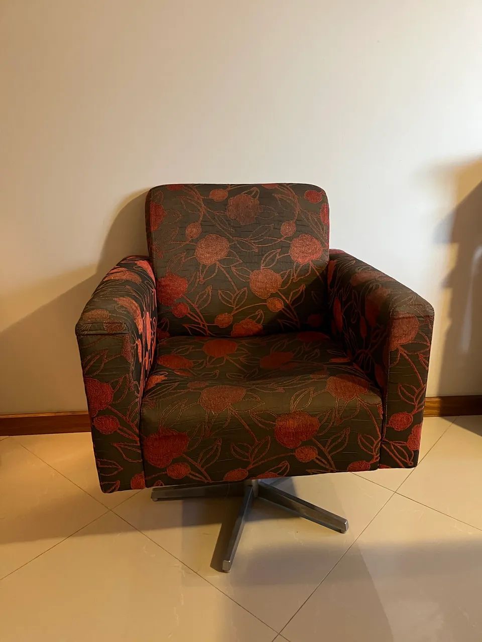 Poltrona giratória e balanço 5 pés 