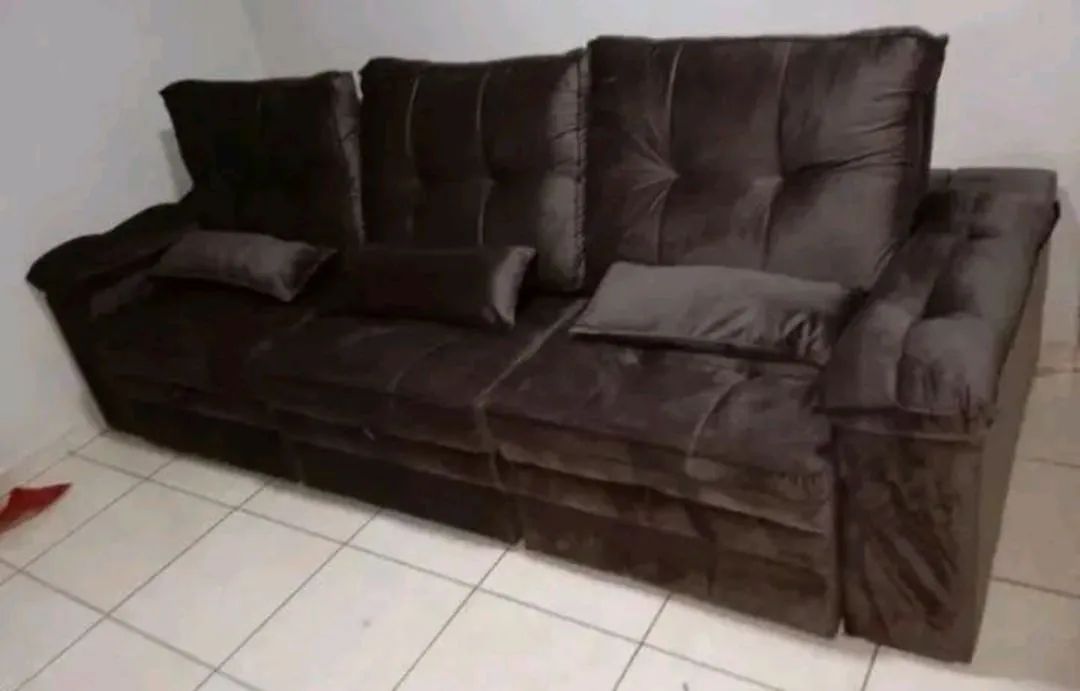 Sofá retrátil reclinável Petros 2,90 cm veludo  - Foto 2