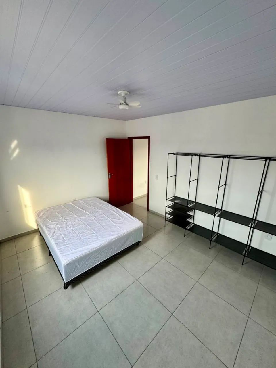 Kitnet em Floripa com luz, água e internet 