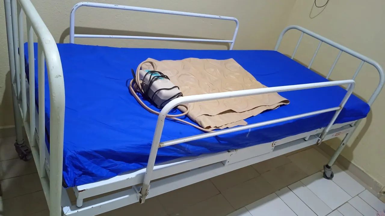 Cama + colchões  - Foto 2
