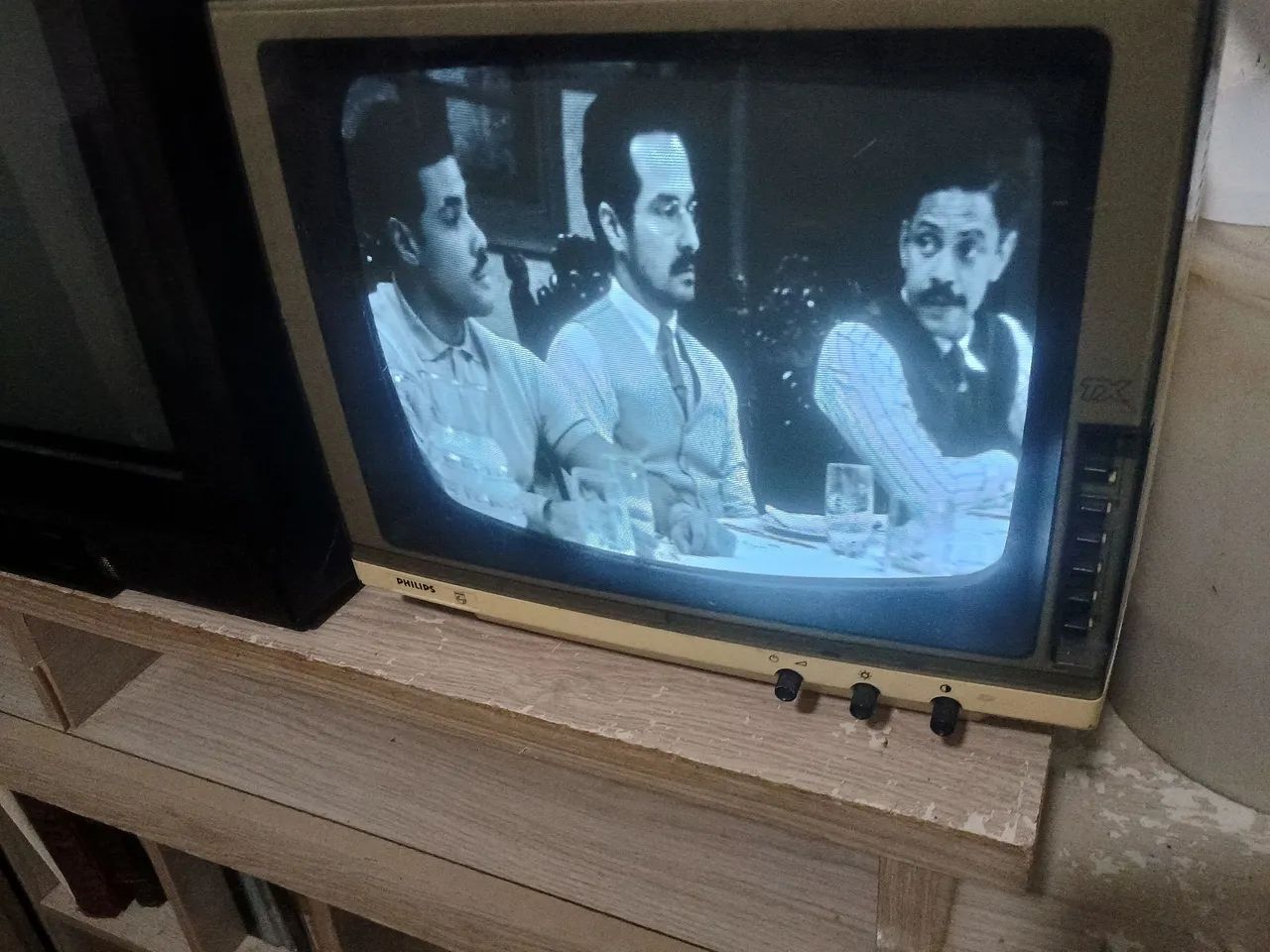 TV GUAM　1996 Tv Phillips TX máscara negra funcionando perfeitamente - TVs