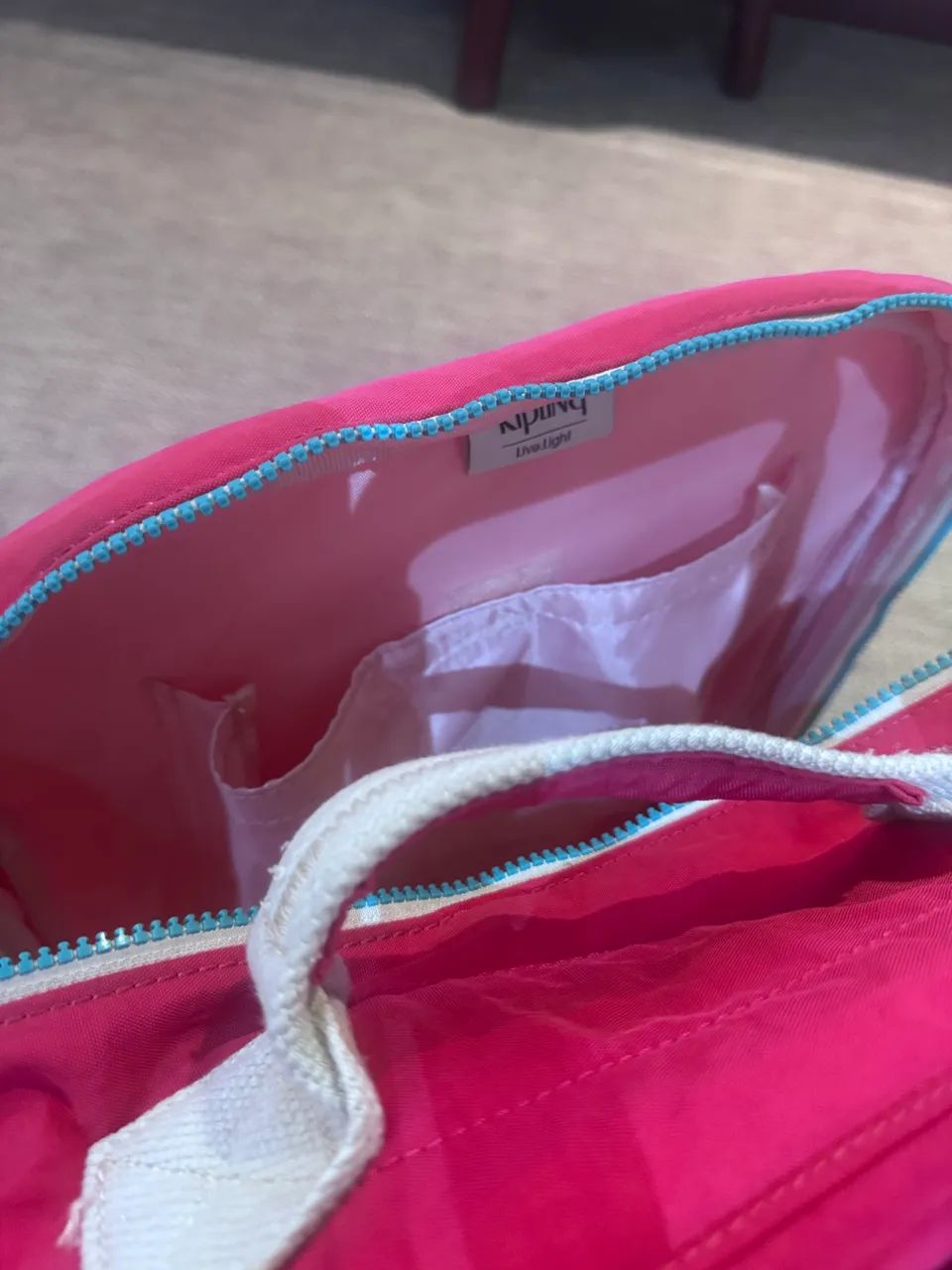 Mochila Kipling com rodinhas em ótimo estado!!! - Foto 5