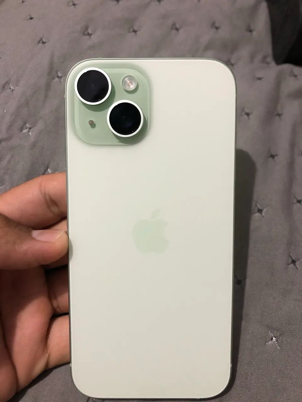 iPhone 15 novo.