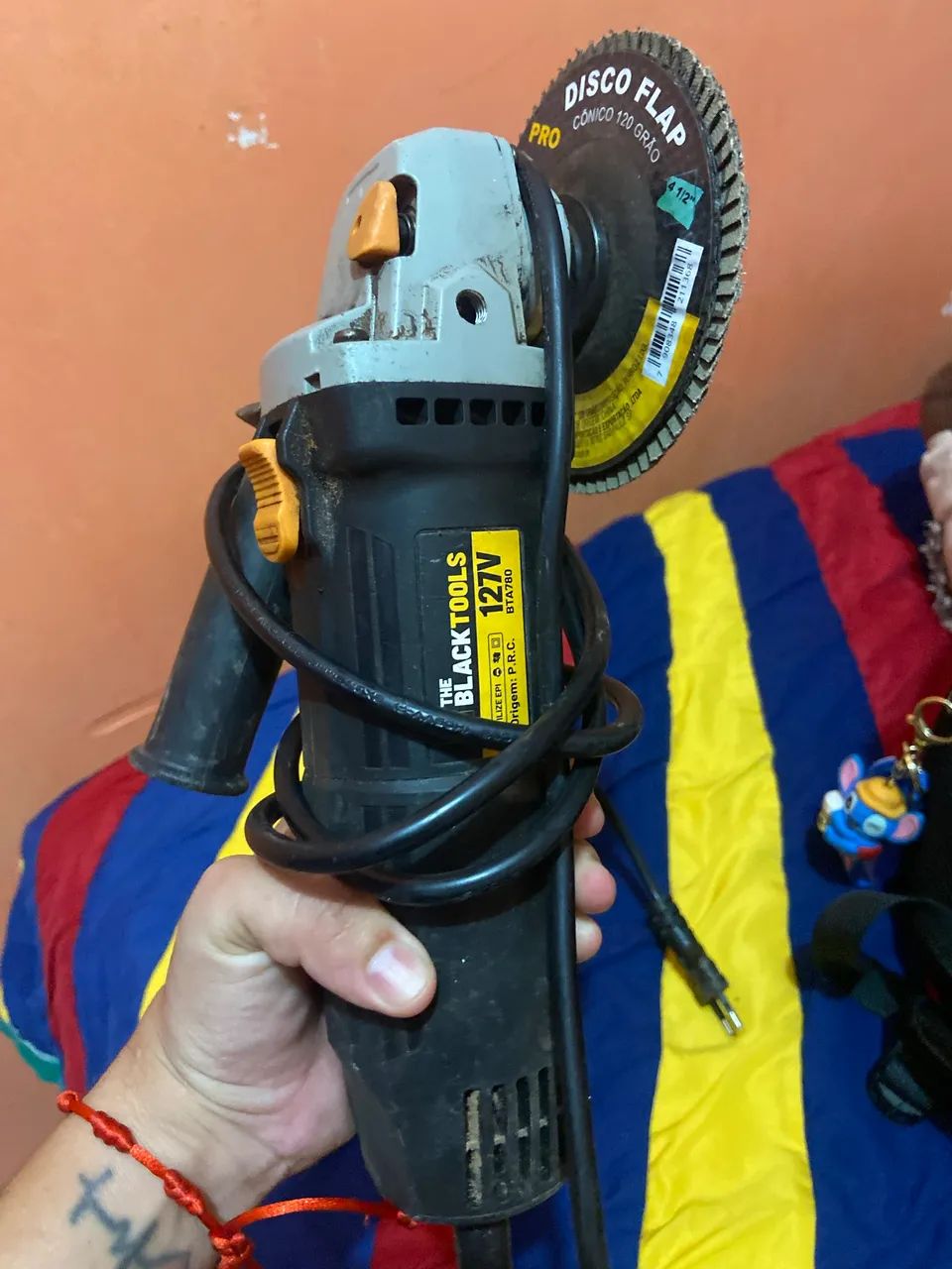 Esmerilhadeira Angular Profissional The Black Tools 4.1/2 Pol 115mm 780w  - Foto 2