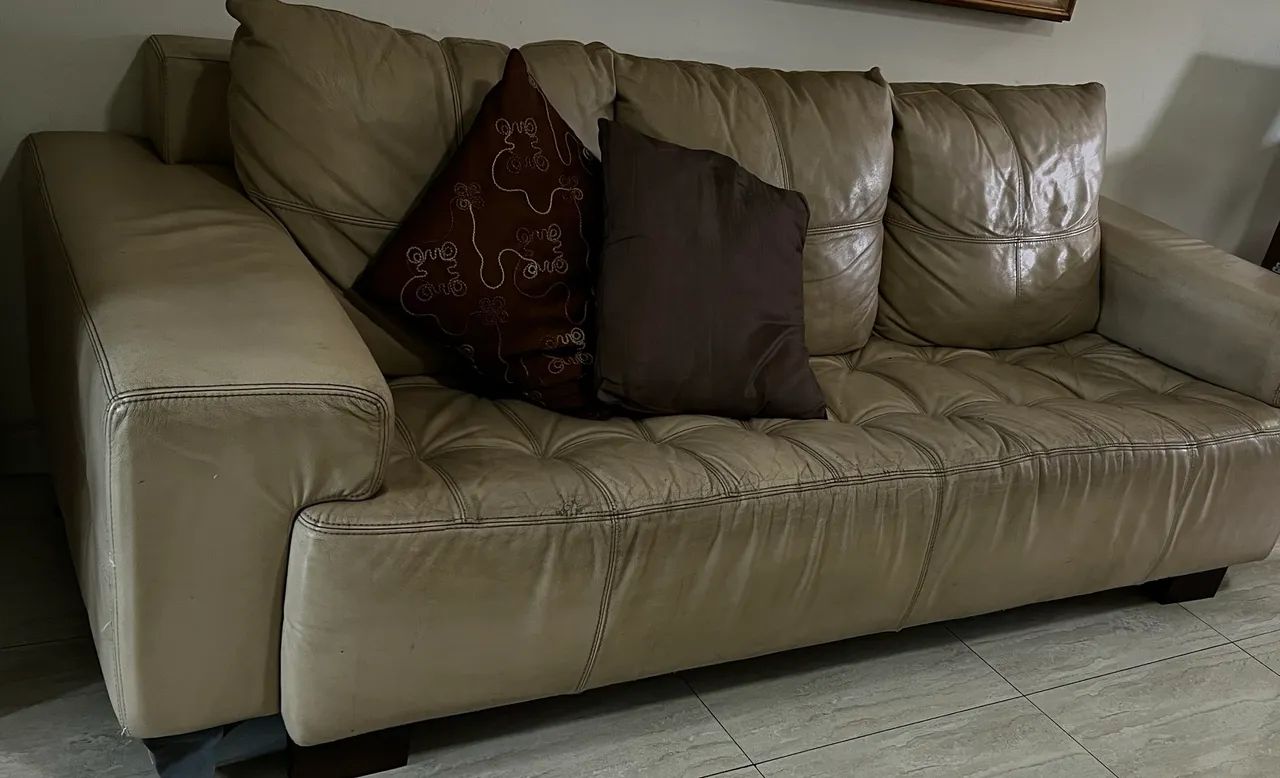Sofá 3 lugares Couro Legítimo 