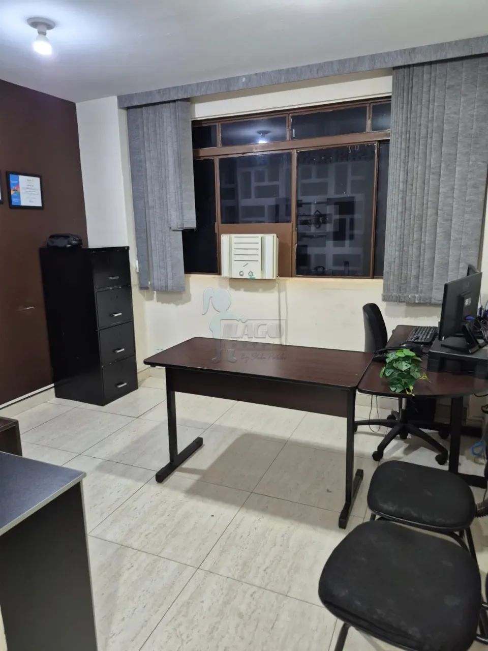 Sala comercial de 46m² com 01 banheiro para locação e venda - Centro - Foto 2