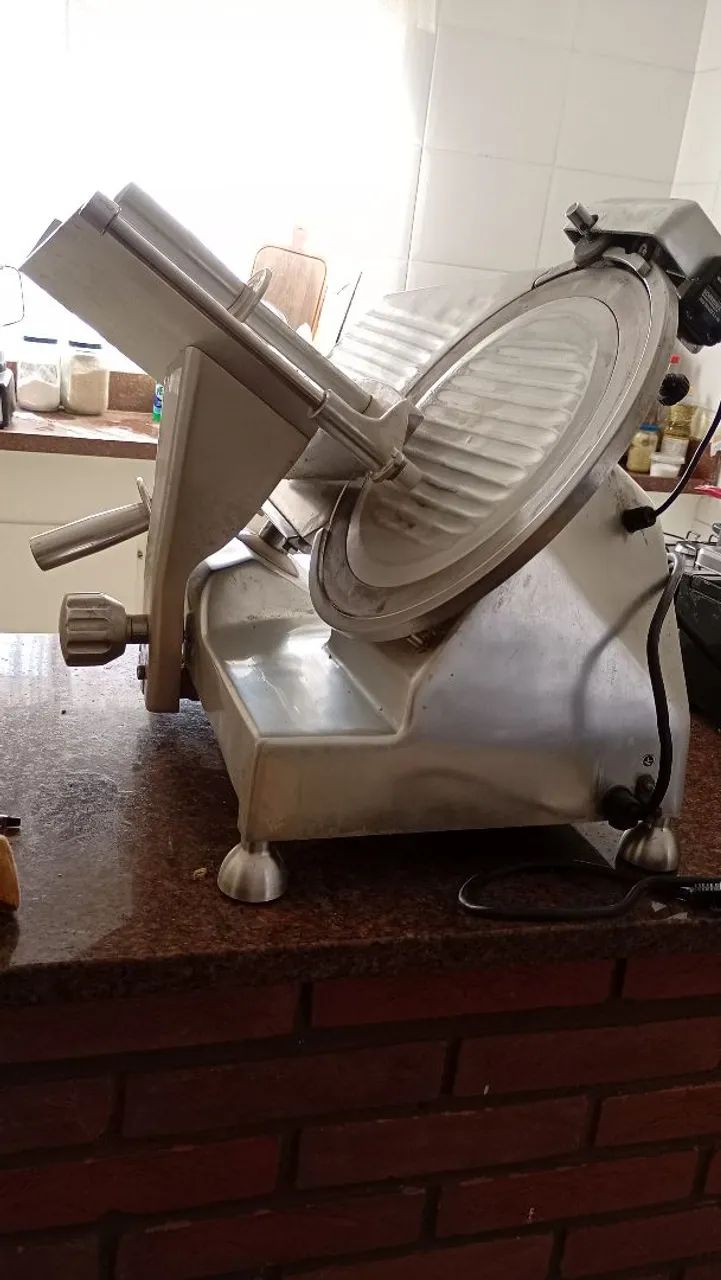 Máquina de cortar frios 