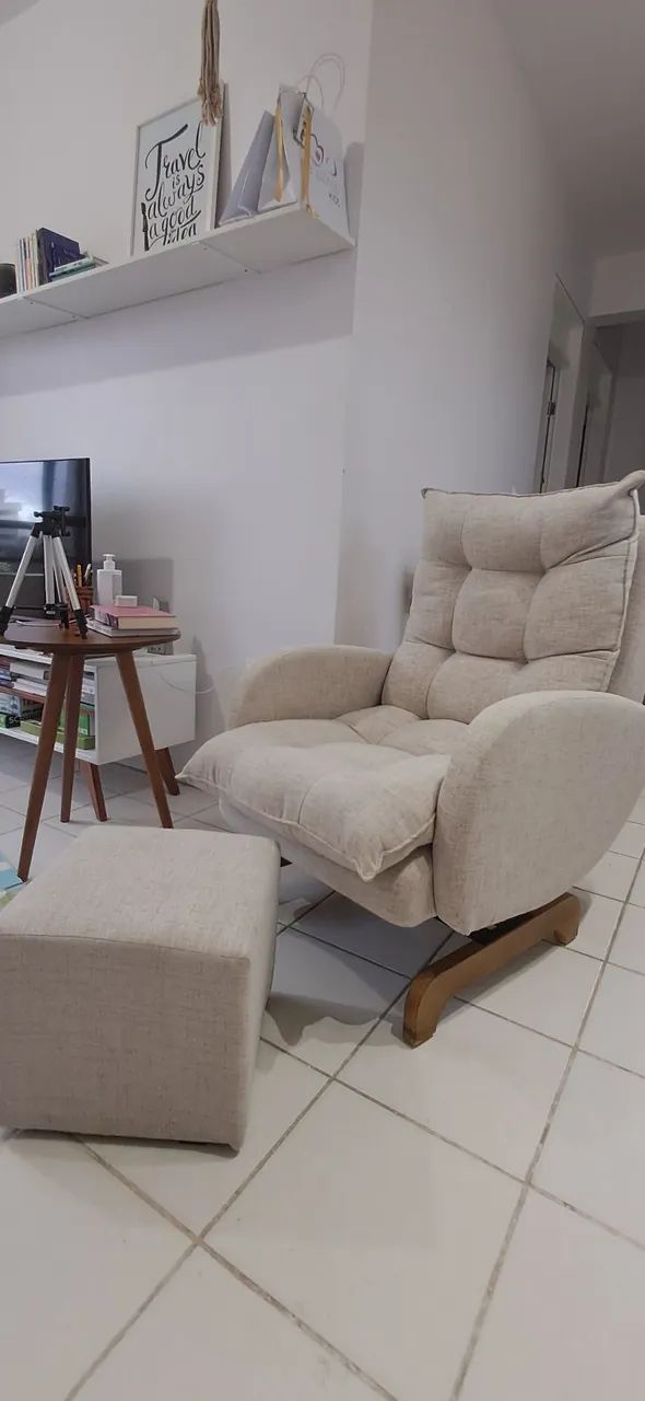 Poltrona de amamentação com balanço e puf - Foto 2
