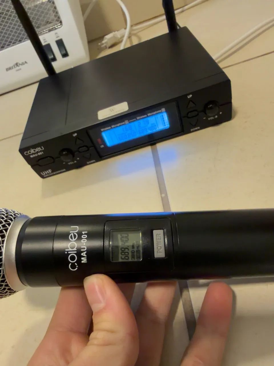 Microfone Sem Fio Duplo Coibeu MAU-001 UHF - Completo - Foto 3