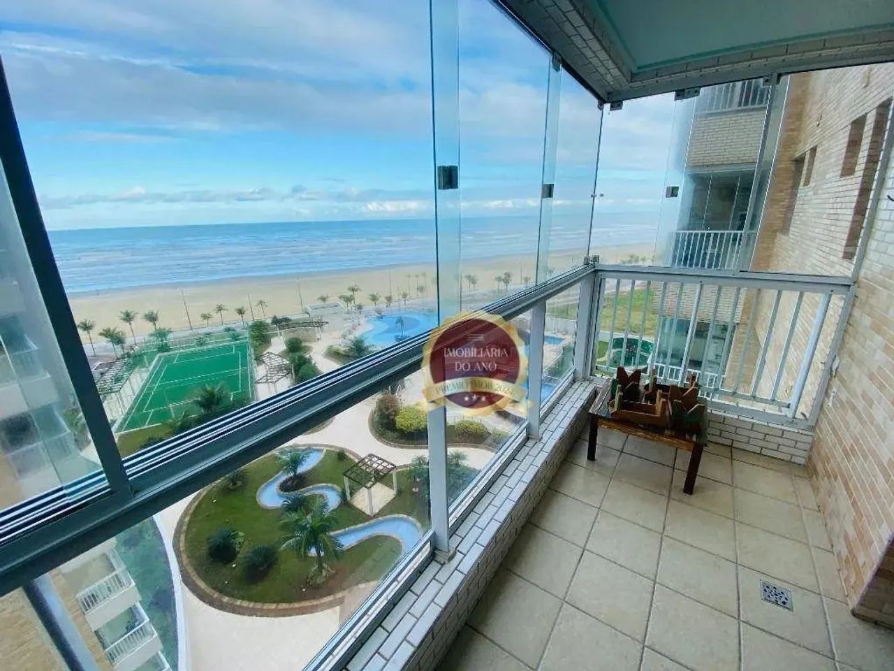 Apartamento com lazer de resort e vista livre para o Mar.