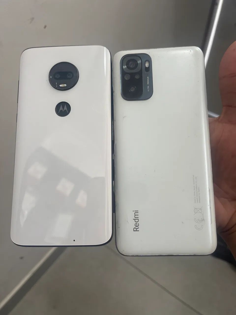 Vendo esses dois celulares, que só precisa trocar a tela 