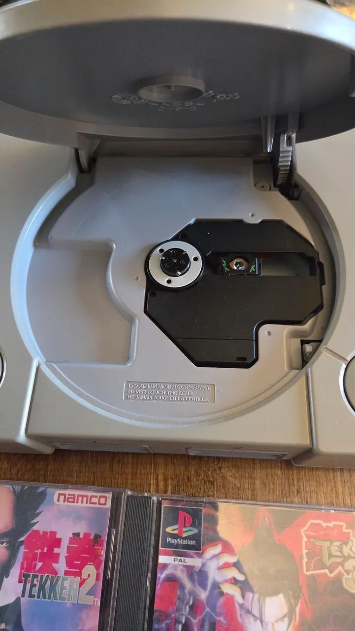 PLAYSTATION 1 SUPER BEM CONSERVADO - LEITOR 100%  - Foto 3