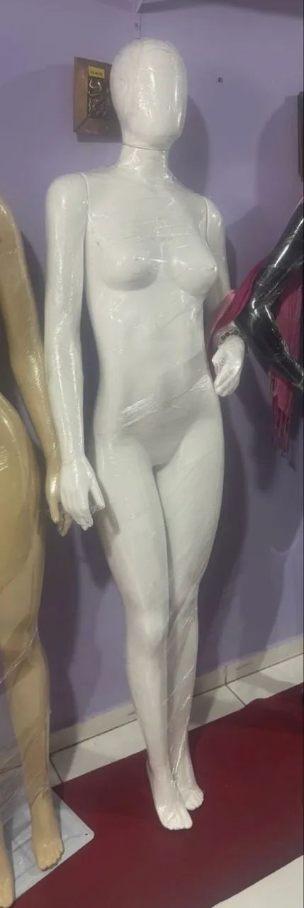 Vendo manequim NOVO