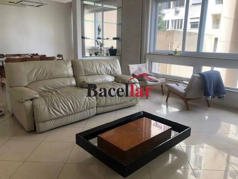 Apartamento : / Residencial / Copacabana