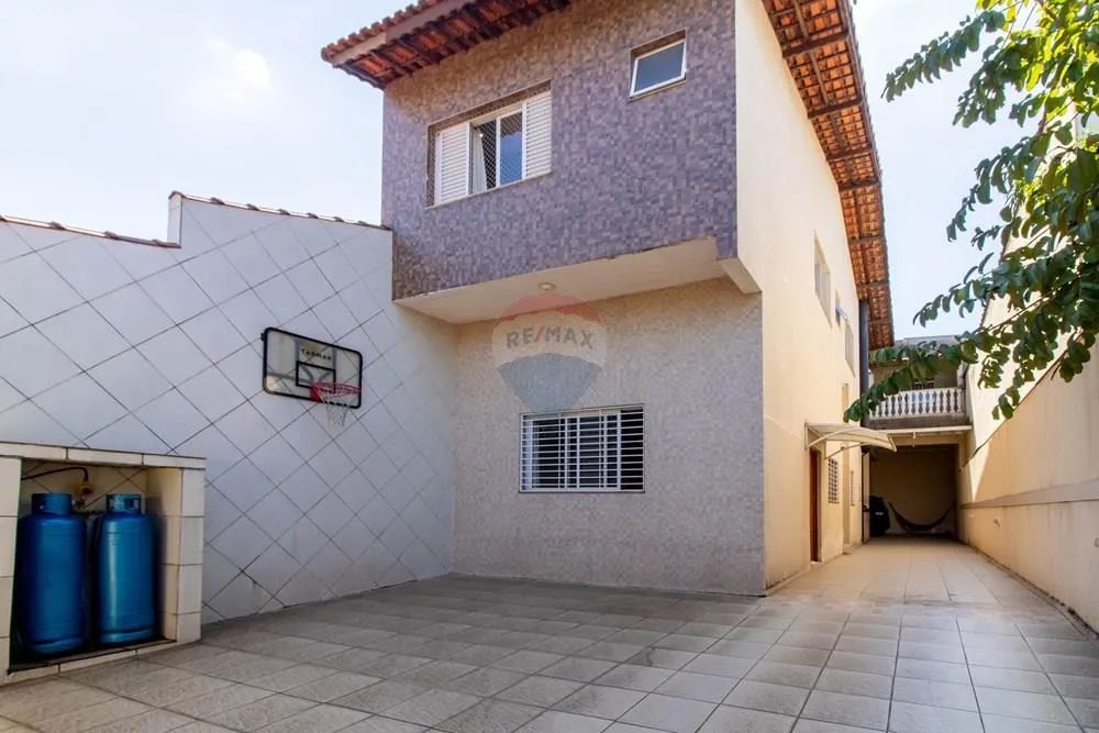 Sobrado 238 m² Jardim Munhoz 4 dormitórios e Espaço Gourmet!