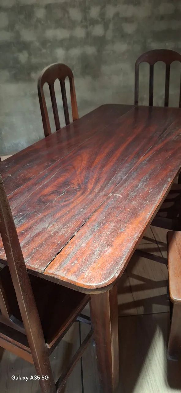 Mesa de madeira com 6 cadeiras - Foto 2