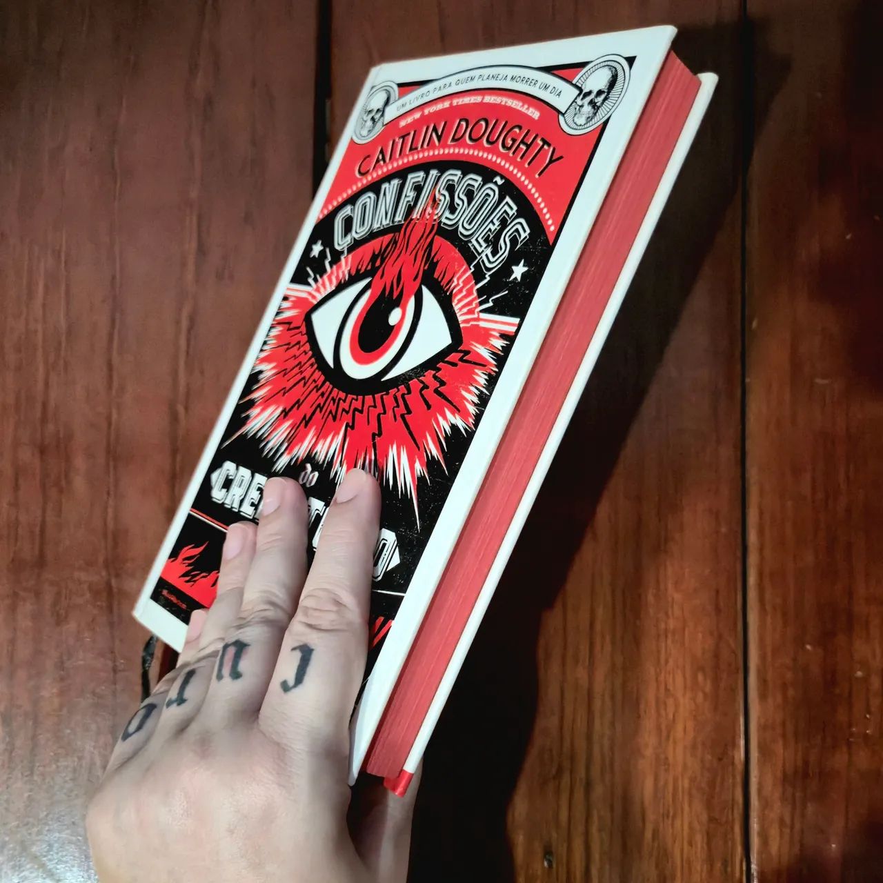 Livro Confissões do crematório - Foto 2