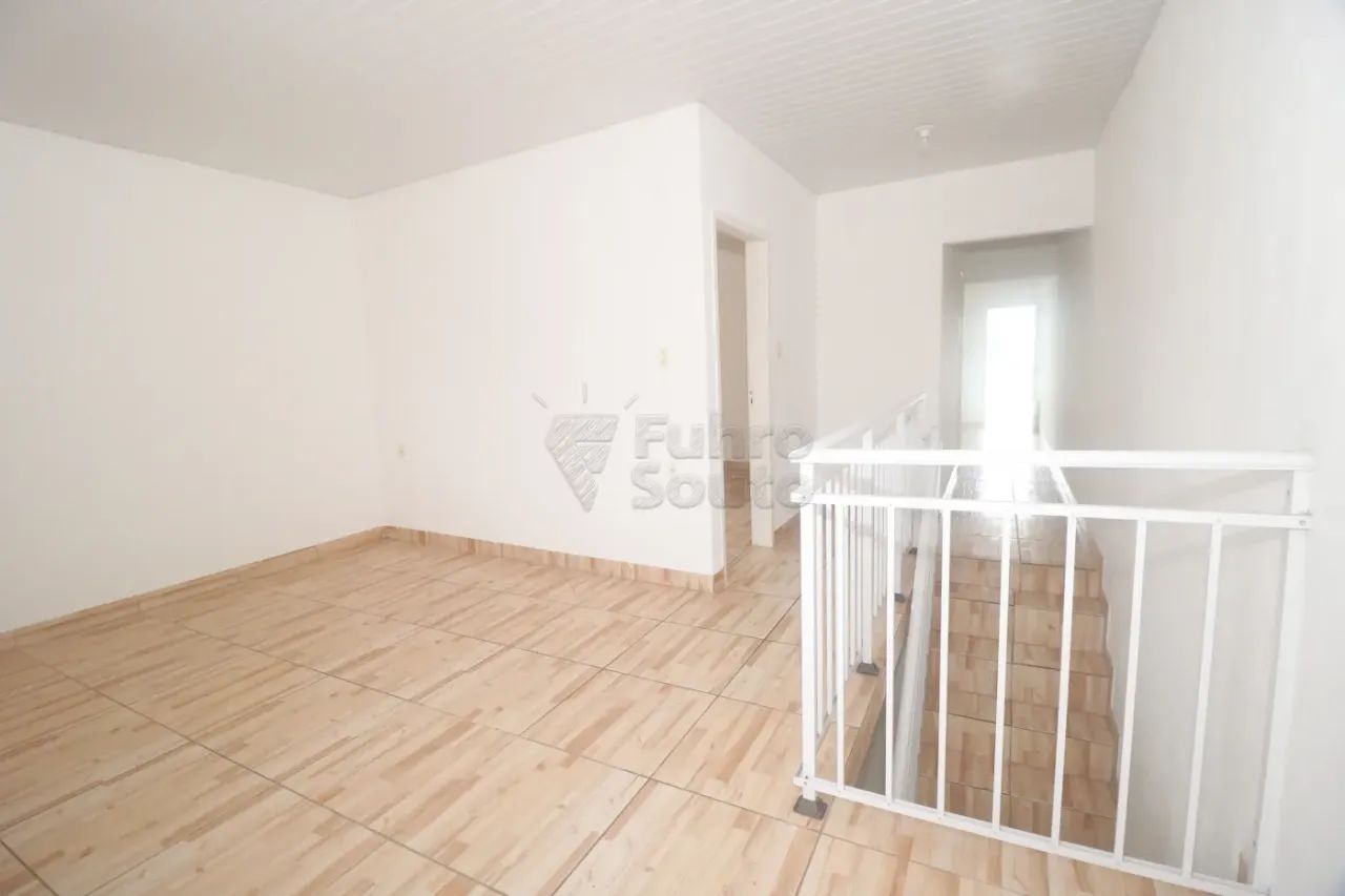 Sobrado com 2 dormitórios, terraço e amplo pátio no Fragata - Foto 5