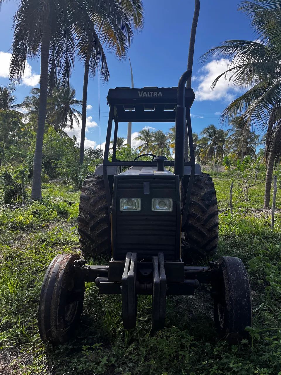 Trator valtra 785 com implementos - Foto 4