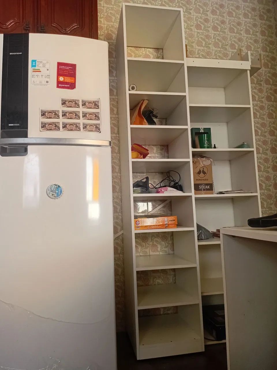 Móvel que serve como sapateira e etc