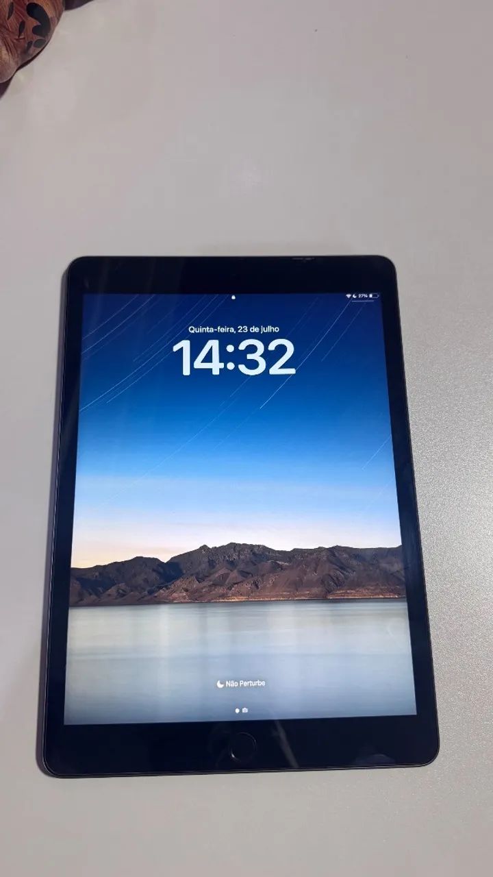 Vendo iPad 9ª Geração, cor Cinza Espacial, com 64GB de memória e