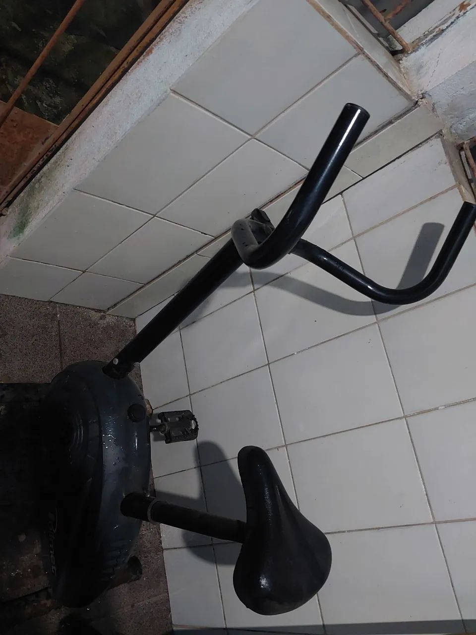 Bicicleta de Ginastica seminova - Foto 2