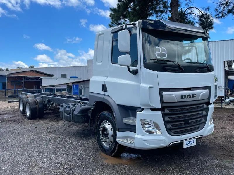 DAF CF 310 6X2 ANO 2023 COM 135 MIL KM - CHASSI 10 METROS - Foto 3