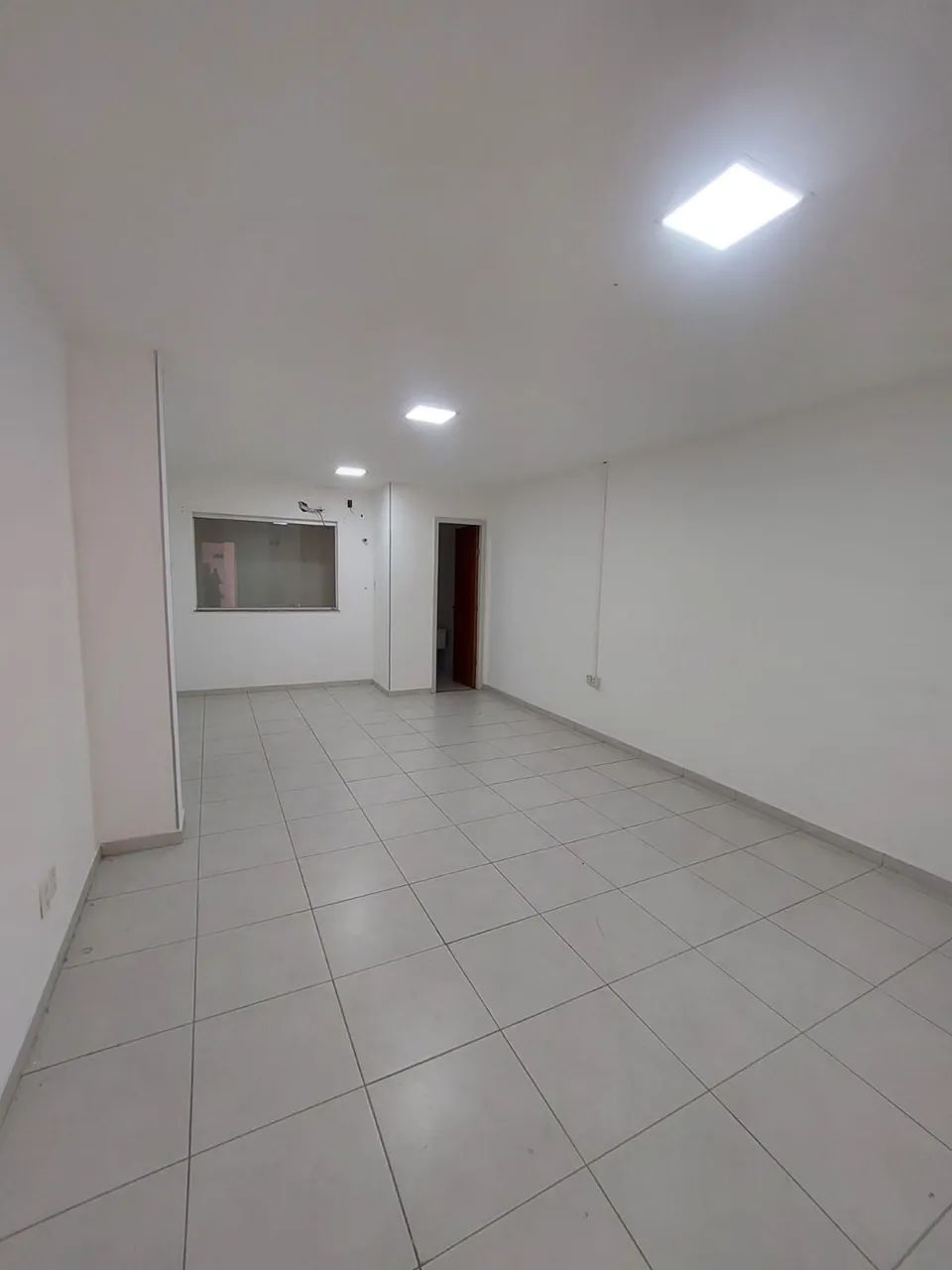 Alugo salas comerciais no centro da cidade 