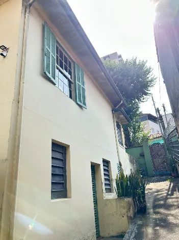Casa para aluguel em Santo André (Vila Guiomar) com 2 quartos, 1 vaga e varanda