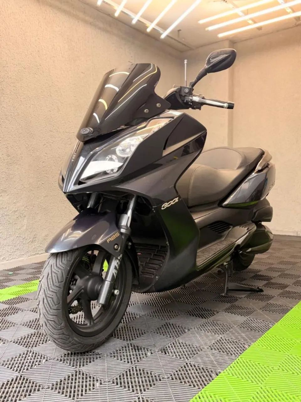 Downtown 300i scooter 