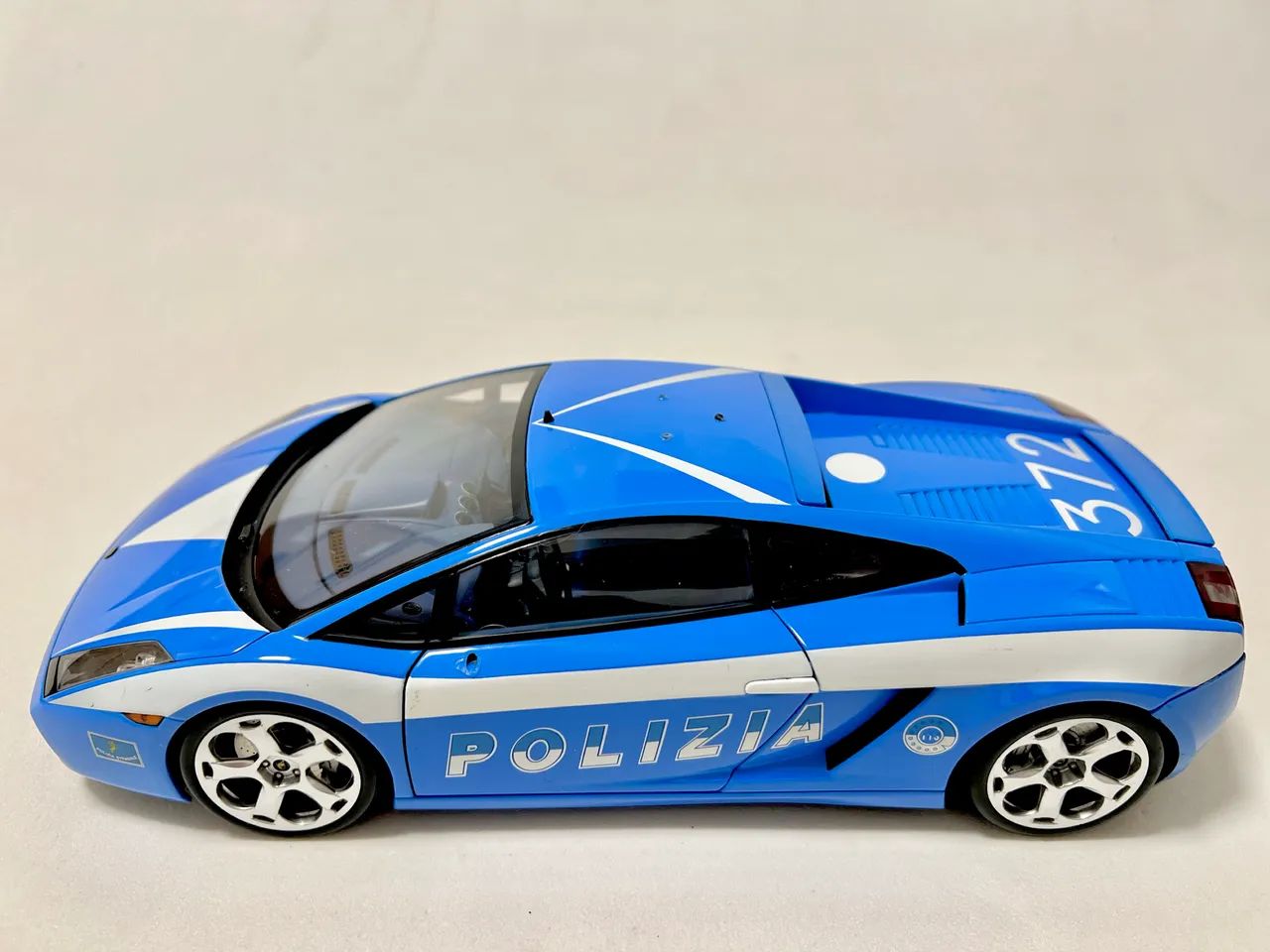 Miniatura Lamborghini Gallardo Autoart Escala 1:18 - Foto 4