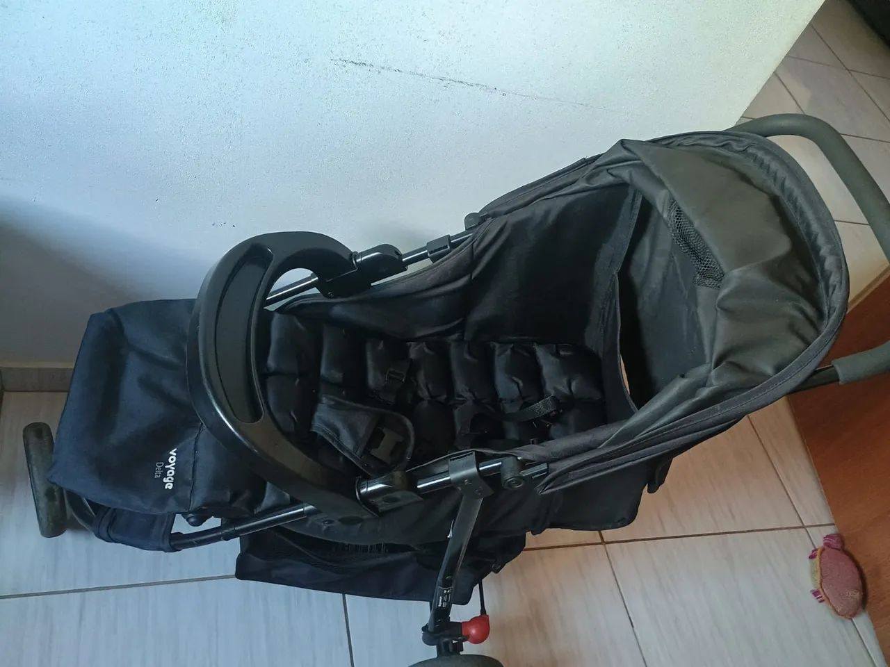 Vendo carrinho de bebê usado novo  - Foto 4