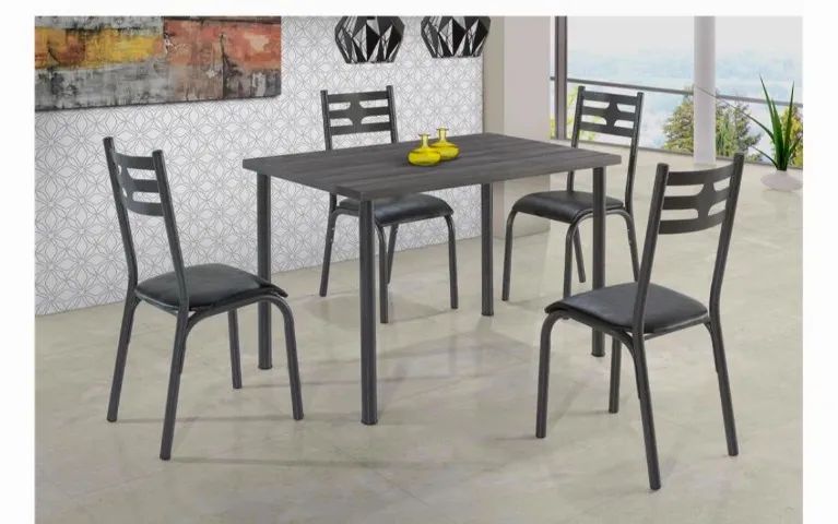 Mesa com 4 cadeiras 
