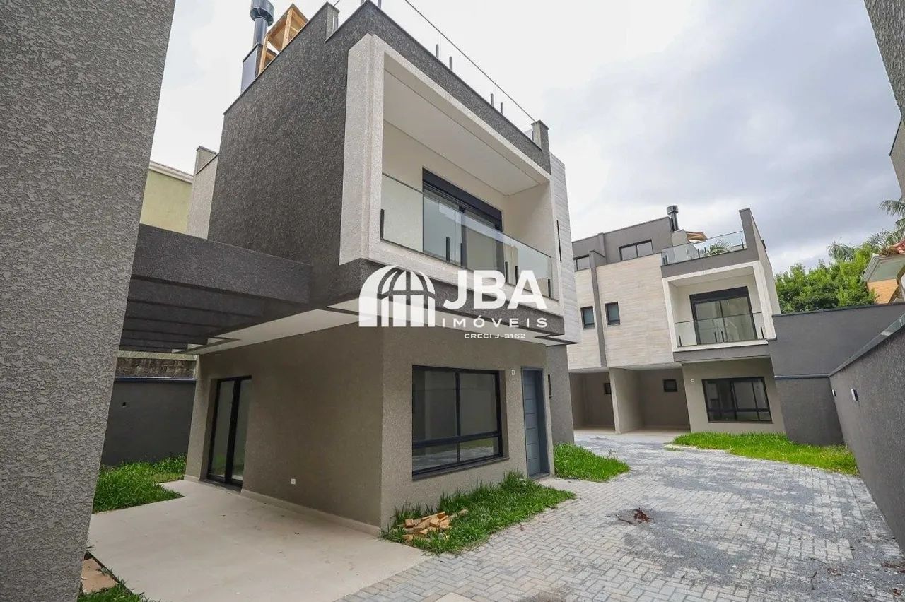 SOBRADOS TRIPLEX NO ÁGUA VERDE!