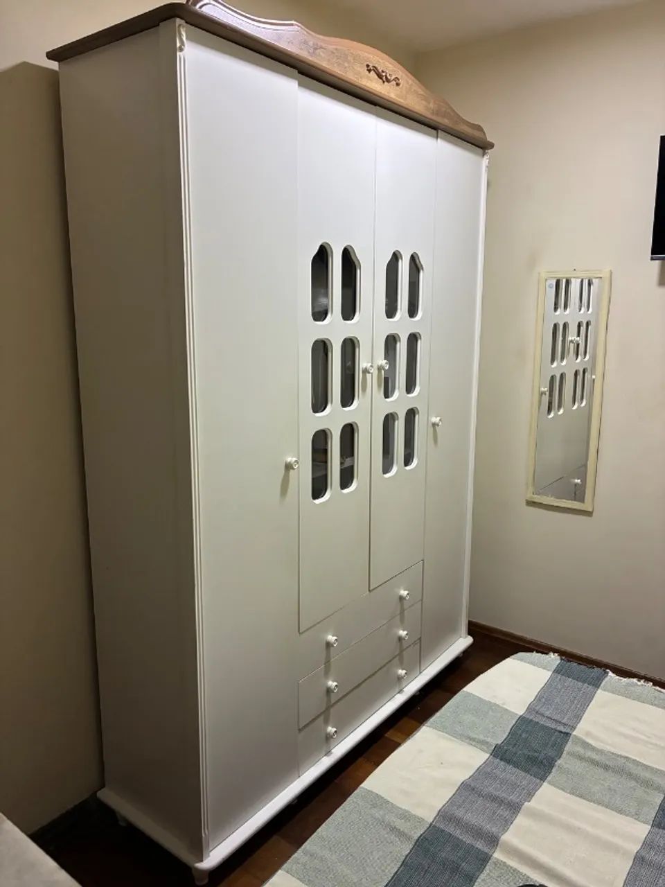 Guarda roupa com gavetas - Foto 2