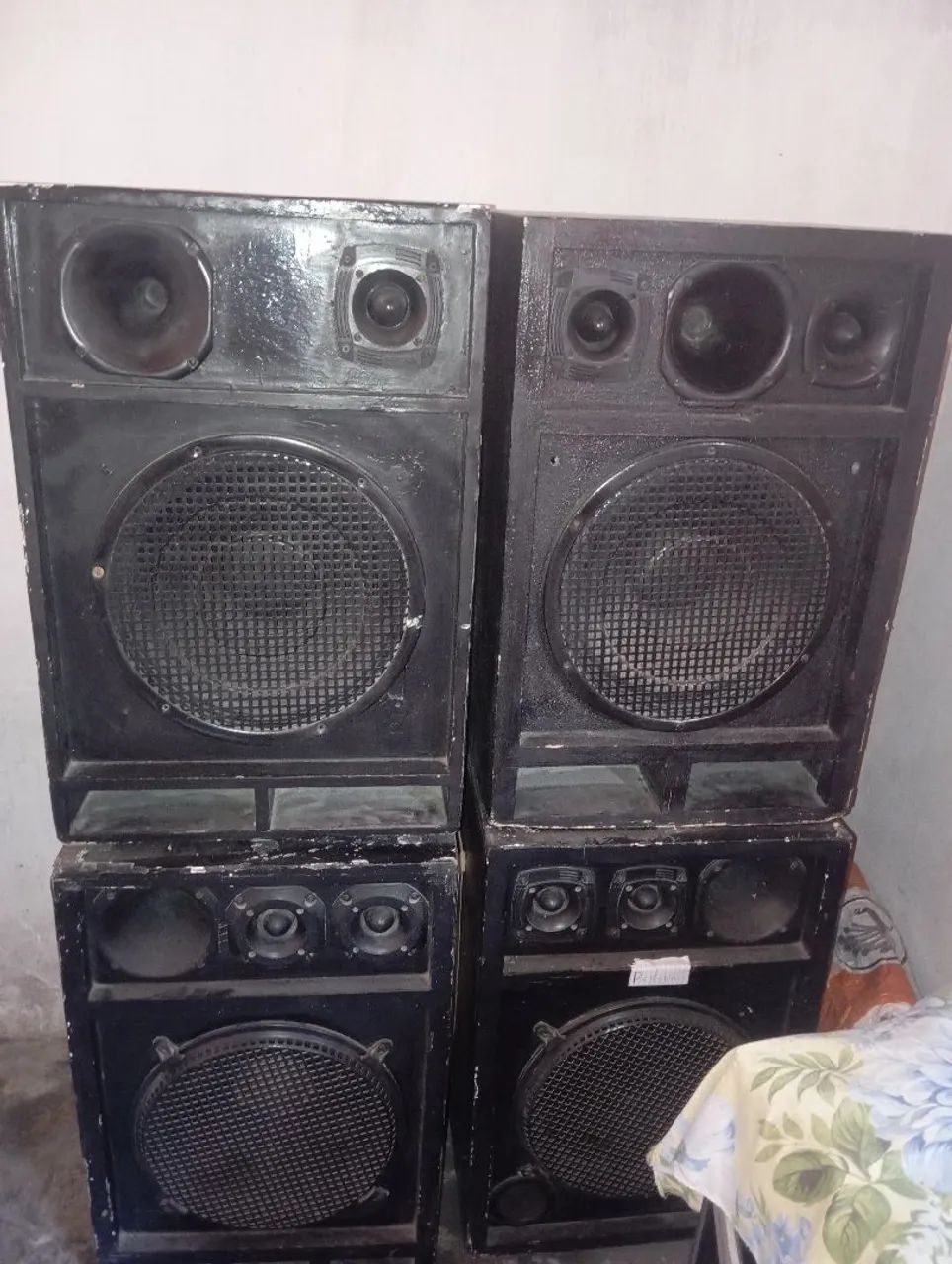 Caixas de som mesa e amplificadores