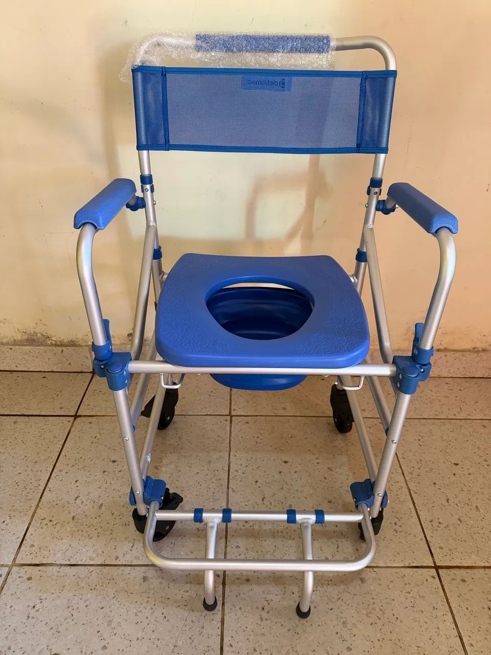 Cadeira higiênica nova, nunca usada 