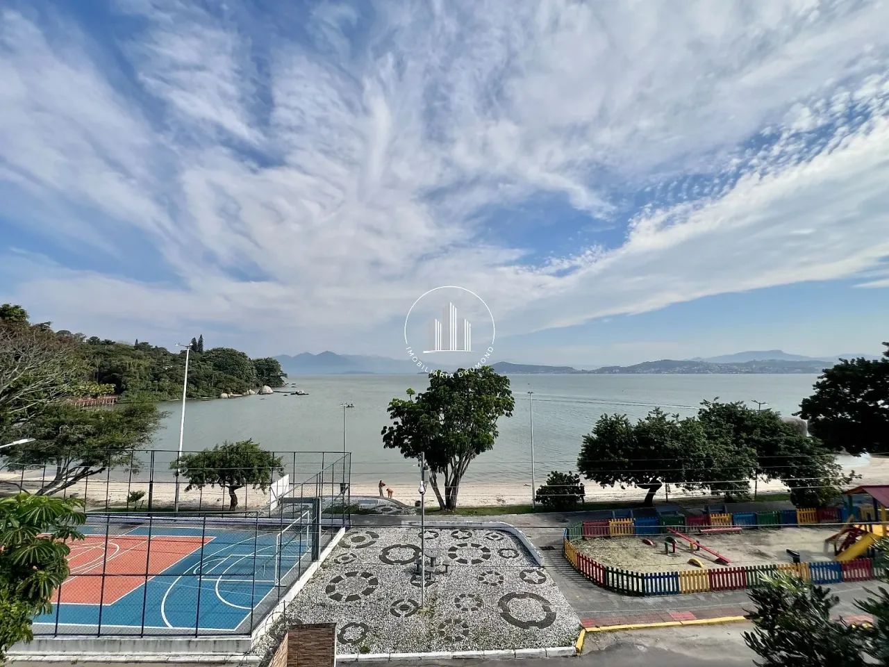casa na beira do mar do bom abrigo