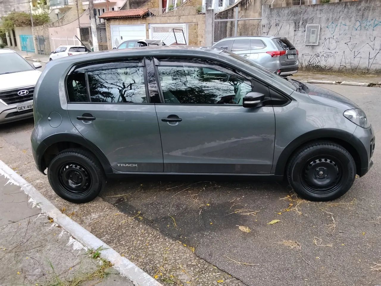 Volkswagen up! track 1.0 Total Flex 12V 5p, foto 9 de 13